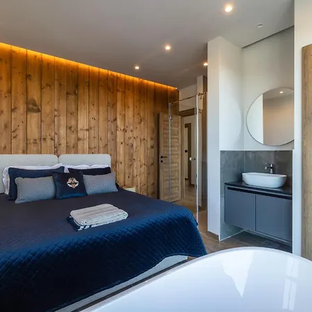 Nook Luxury & House Apartment